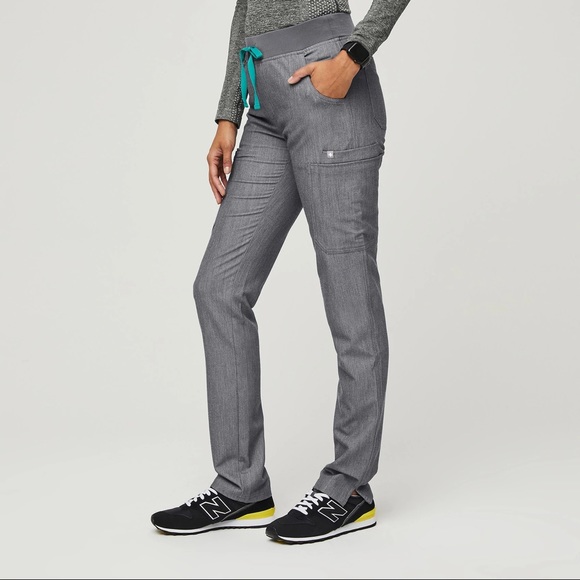 Figs Yola Scrub pants in Graphite - Picture 1 of 5